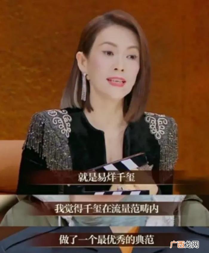 歌手易烊千玺简历，易烊千玺如何成为流量的典范