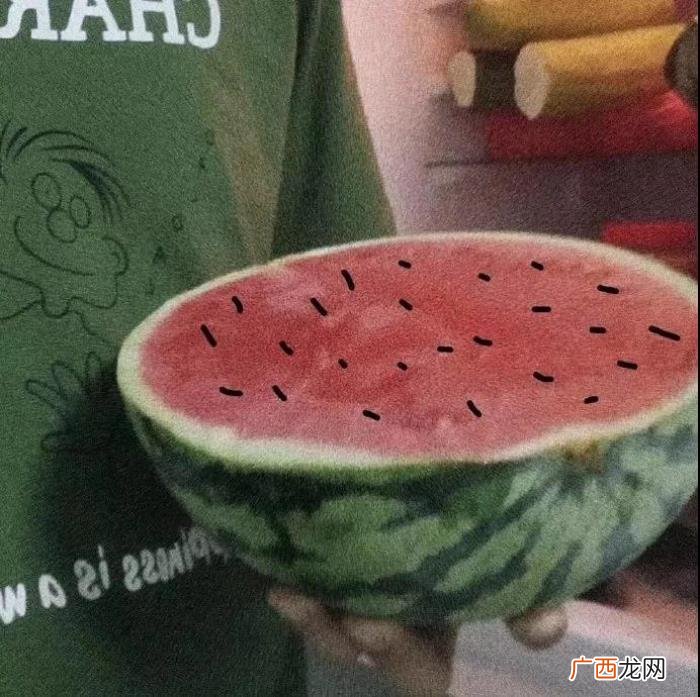 伤感图，伤感朋友圈背景图丨同在一座城市