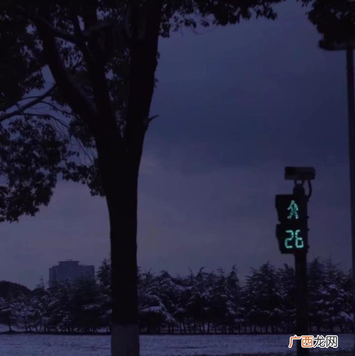 伤感图，伤感朋友圈背景图丨同在一座城市