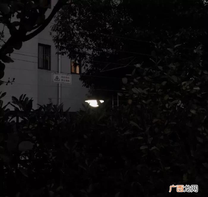 伤感图，伤感朋友圈背景图丨同在一座城市