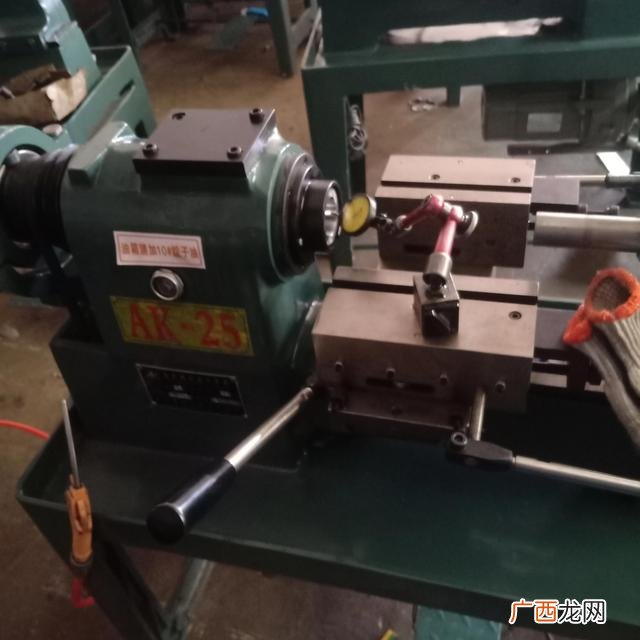 找工厂合作自己加工,加工小零件自己家做