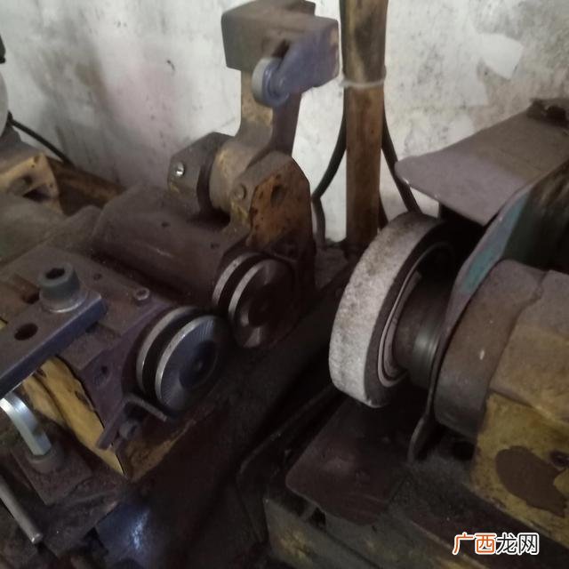 找工厂合作自己加工,加工小零件自己家做