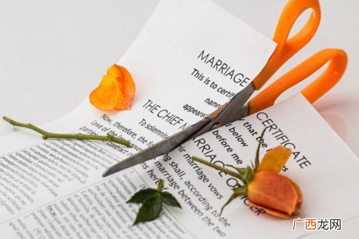 婚内出轨离婚孩子应该判给谁 婚内出轨孩子怎么处理