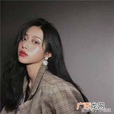 女生霸气侧漏什么意思？