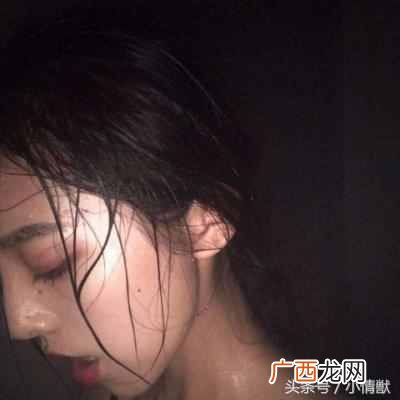 女生霸气侧漏什么意思？