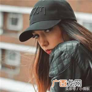 女生霸气侧漏什么意思？