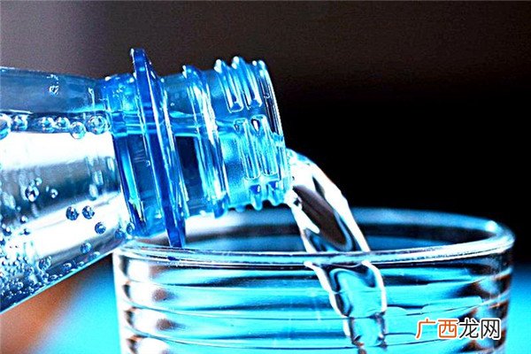保温杯里的水可以过夜喝吗保温杯日常注意事项