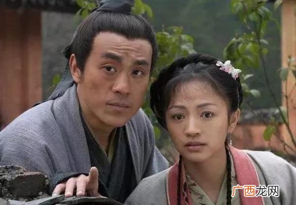白天是狗晚上是丈夫故事,晚上跟丈夫一起神秘惨死家中