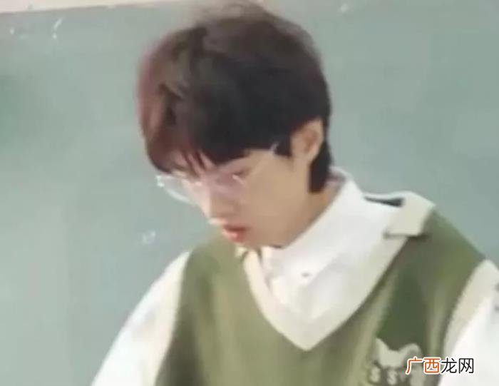 武汉95后高颜值老师人气爆棚 武汉男神老师