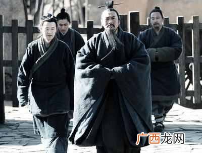 文质彬彬到底是啥意思？文质彬彬形容什么样的