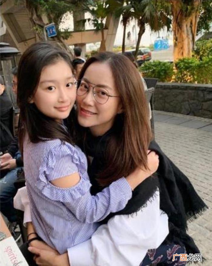 经纪人霍汶希，王牌经纪人霍汶希自曝不后悔生女儿