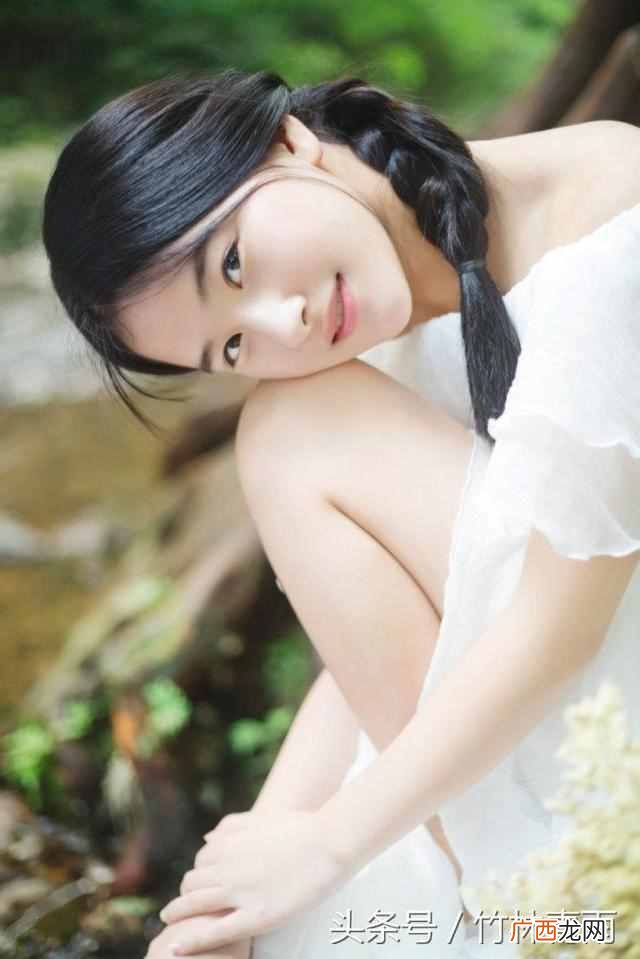 回眸一笑百媚生是什么意思？