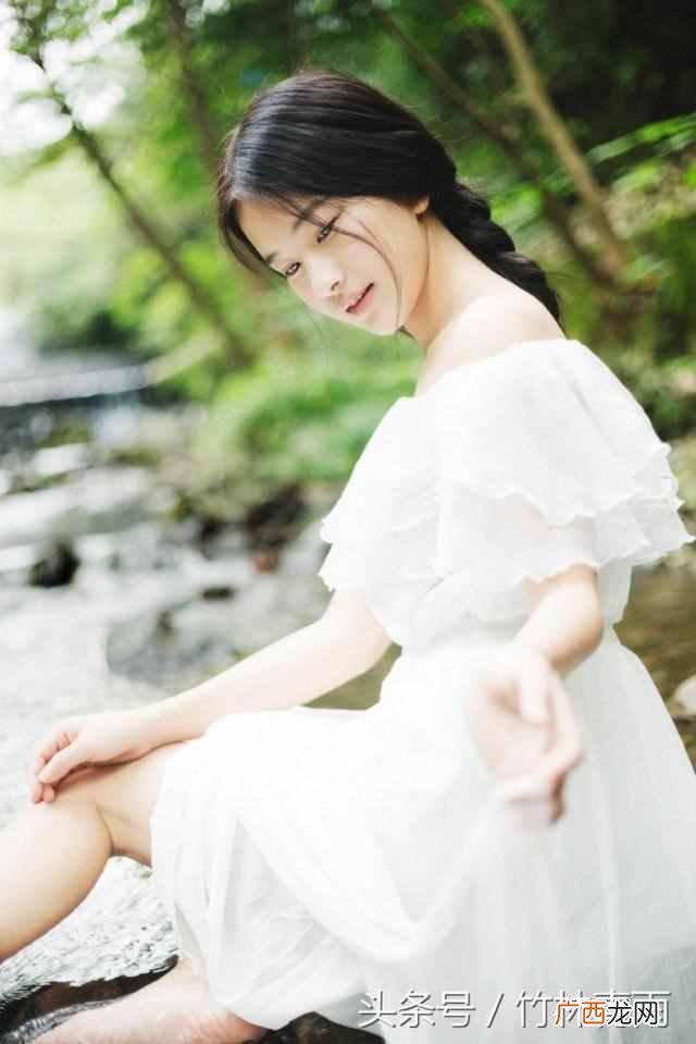 回眸一笑百媚生是什么意思？