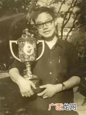 十万个为什么作者是谁？