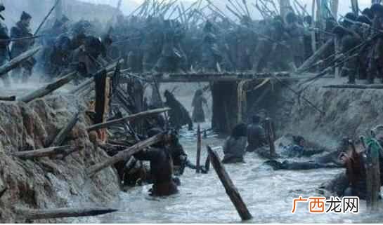 草木皆兵是什么意思？成语故事草木皆兵出自哪