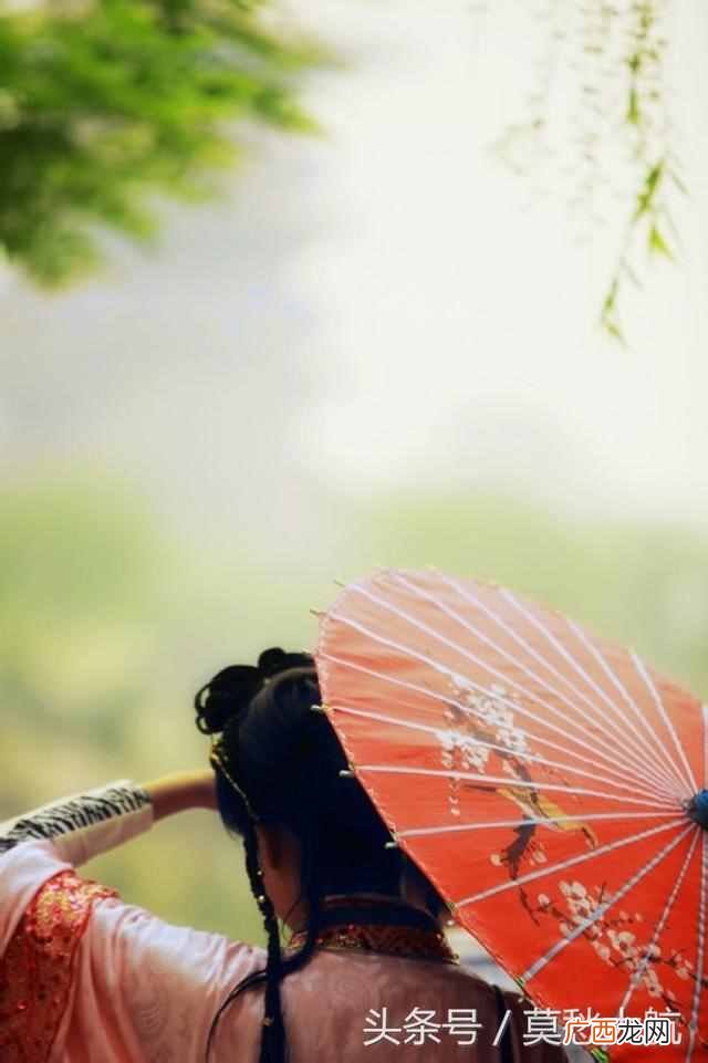 蓦然回首那人正在灯火阑珊处是什么意思？