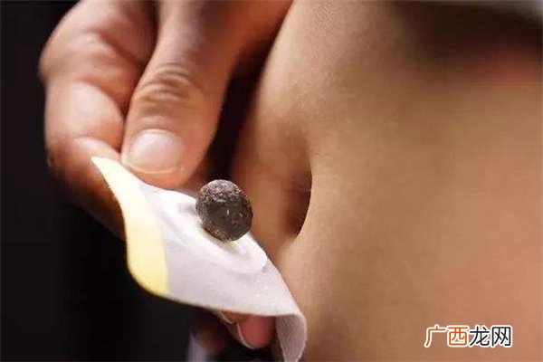 南怀瑾肚脐贴去湿气是真的吗南怀瑾肚脐贴的功效