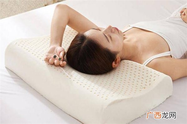 乳胶枕头的正确睡法乳胶枕头睡高的一面还是低的一面