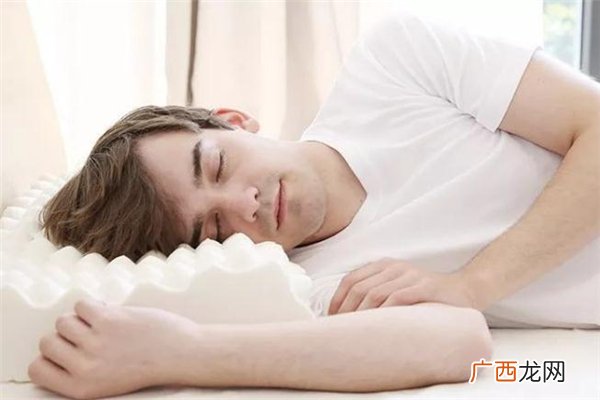 乳胶枕头的正确睡法乳胶枕头睡高的一面还是低的一面