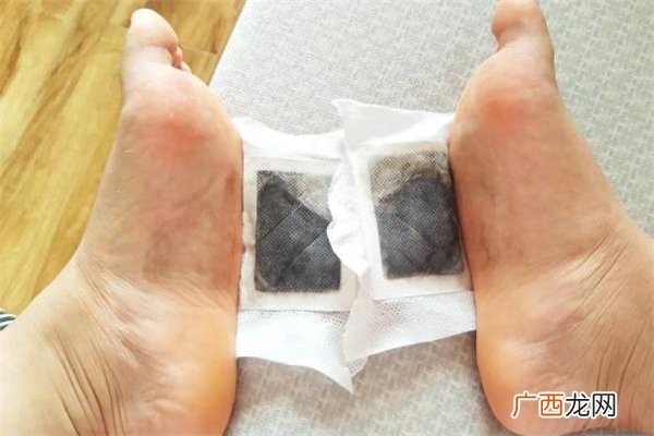 足贴对月经有影响吗贴足贴月经会推迟吗