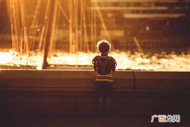 滔滔不绝什么意思？滔滔不绝讲话的孩子可能生