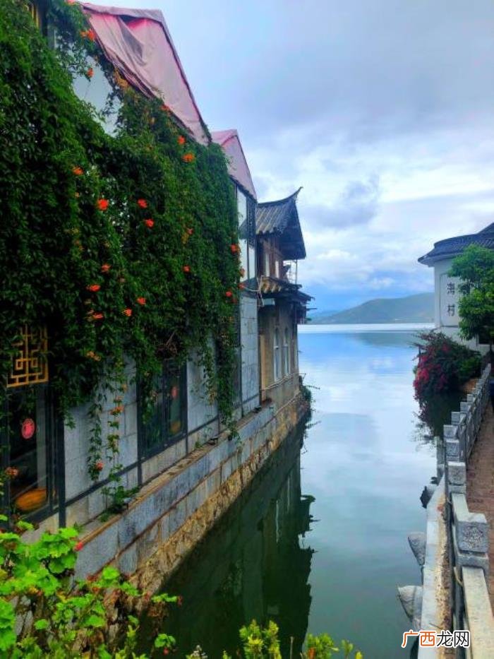 爱情和友谊之间，丨友谊和爱情之间的区别在于……