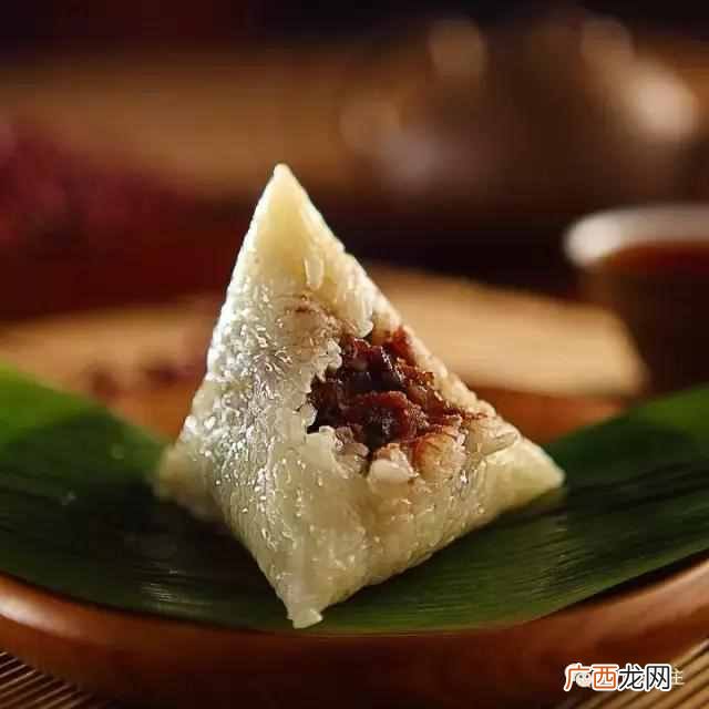 端午节为什么要吃粽子和赛龙舟?