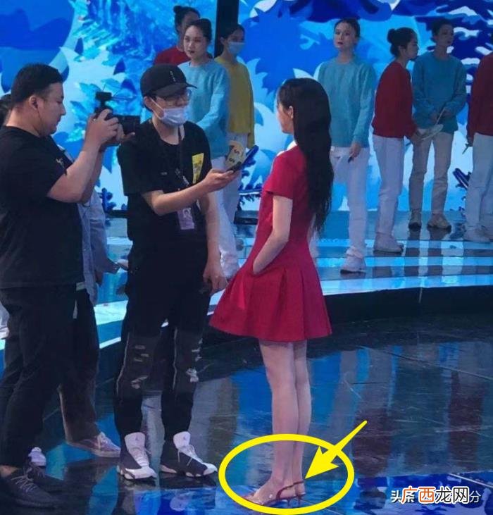 鹿晗和关晓彤身高，180王俊凯和关晓彤站一起