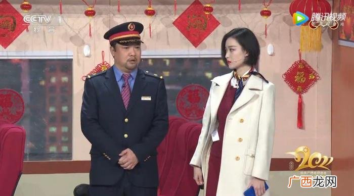 贾冰倪妮小品,央视春晚贾冰搭档倪妮张雨绮
