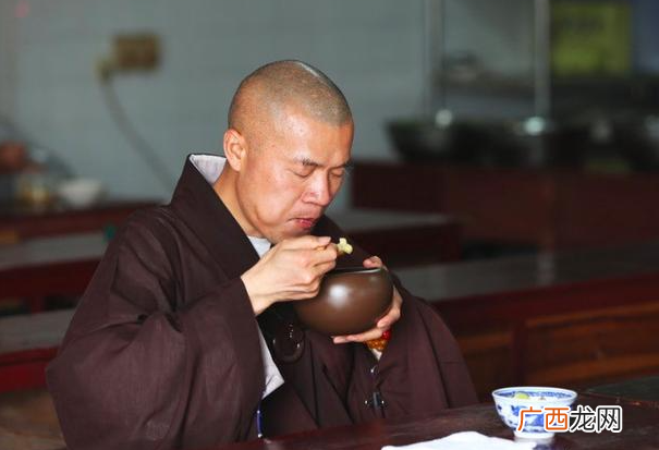 一天吃两顿饭好还是三顿饭好