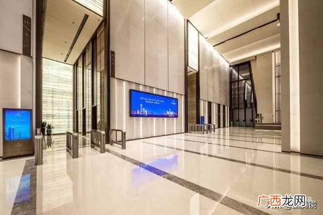 比人说你土豪什么意思？来了深圳前海湾让你知