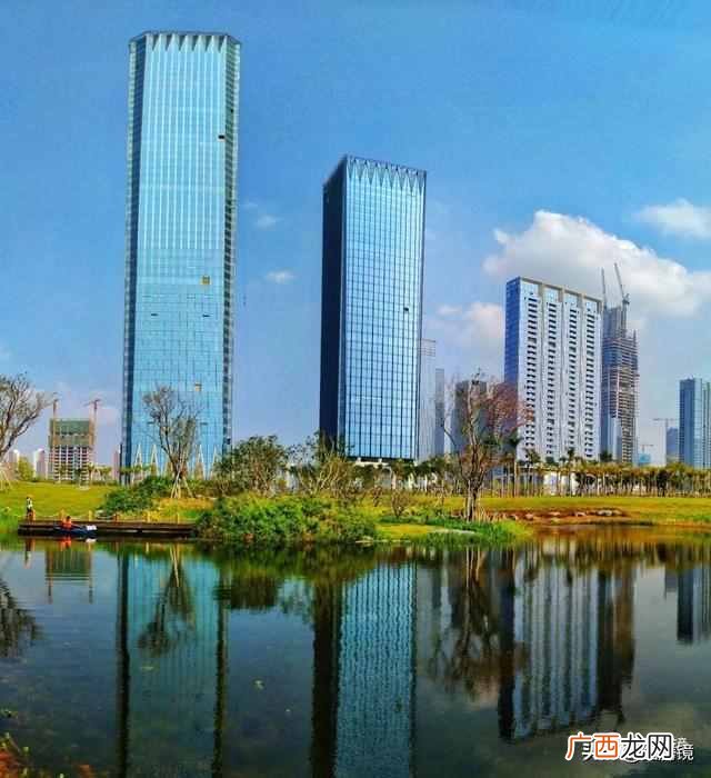 比人说你土豪什么意思？来了深圳前海湾让你知