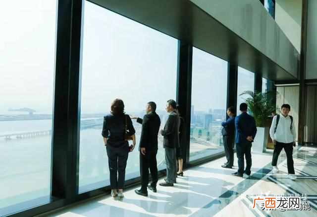 比人说你土豪什么意思？来了深圳前海湾让你知