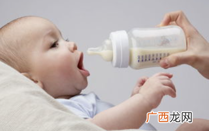 硅胶奶瓶怎么选购及硅胶奶瓶有胶味怎么办