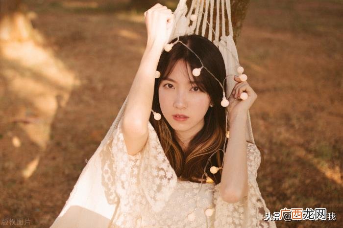 怎么跟女孩子打开话题，怎么插入一个女生的话题