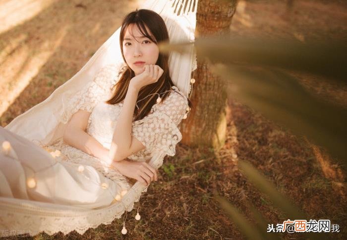 怎么跟女孩子打开话题，怎么插入一个女生的话题