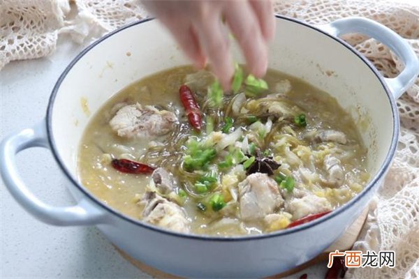 酸菜炖排骨的做法酸菜炖排骨用什么锅好