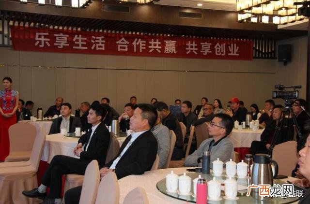 全自动洗衣液售卖机,洗衣液自动售液机加盟