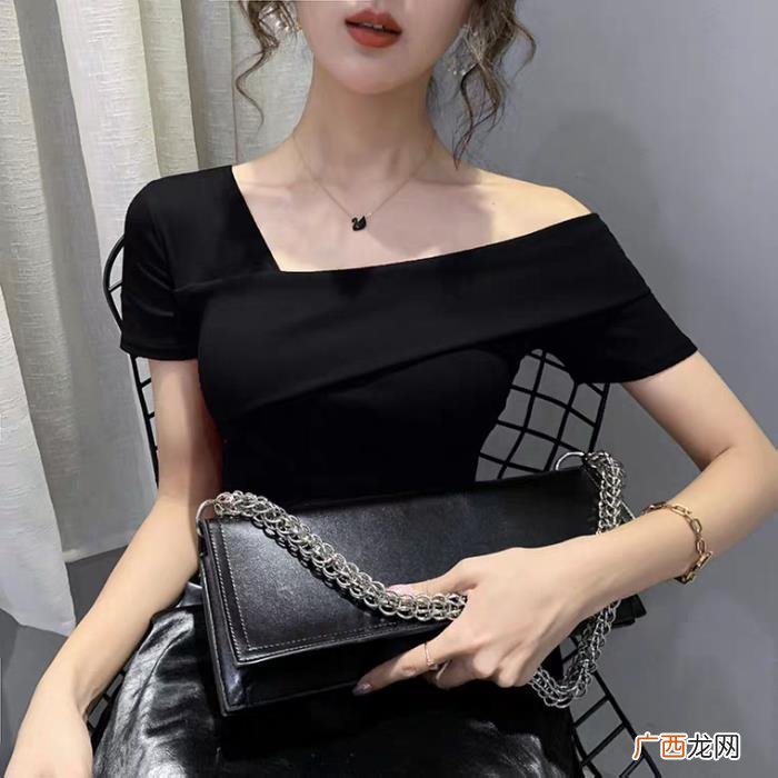 肩宽怎么穿才能摆脱体积感 肩宽怎么穿衣