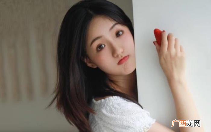 对感情果断洒脱的女生，这四个星座女爱的洒脱