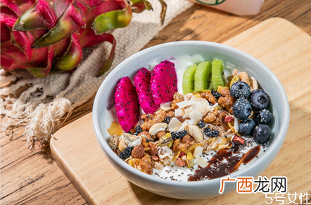 小孩早上吃燕麦片好吗早餐吃燕麦片配什么好