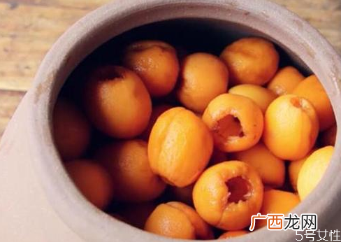 热咳嗽能喝枇杷酒吗正宗枇杷酒的制作方法