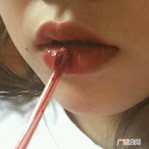 谈笑风生是什么意思？
