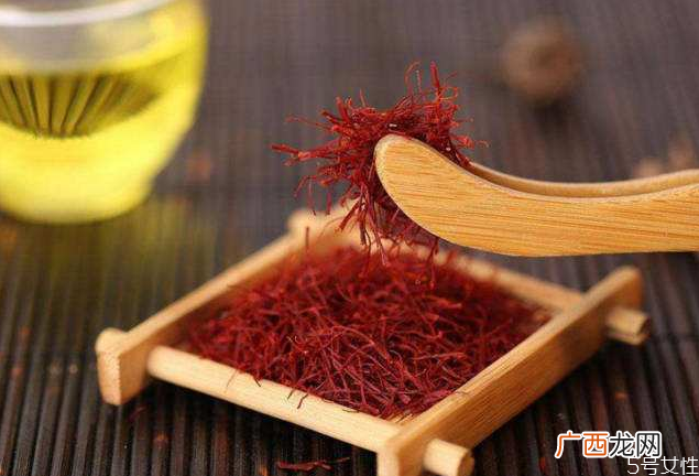 藏红花泡酒是什么颜色藏红花泡酒的主要功效是什么