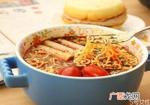 怀孕可以吃泡面吗孕妇吃泡面对胎儿有影响吗