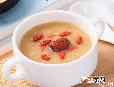 宝宝发烧吃什么粥好宝宝发烧吃什么水果退烧快