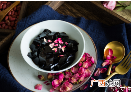龟苓膏含有黑色素吗龟苓膏吃多了对身体有什么影响