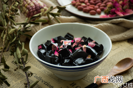 龟苓膏含有黑色素吗龟苓膏吃多了对身体有什么影响