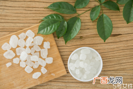 冰糖为什么有白有黄黄冰糖和白冰糖的区别