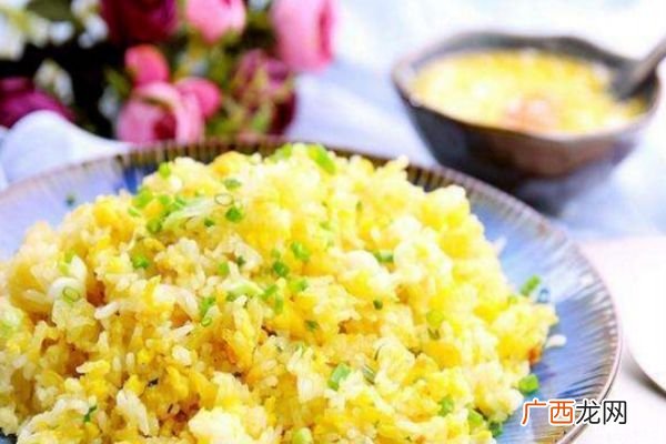 蛋炒饭是先放蛋还是先炒饭蛋炒饭要放几个鸡蛋